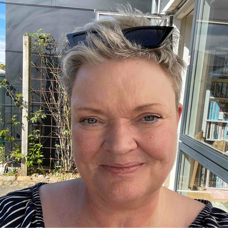 Skrivevenner søges.