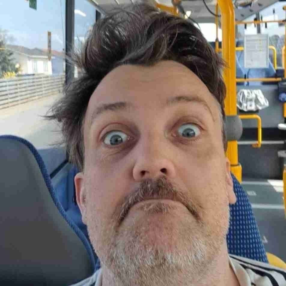 Søger online venner/ veninder