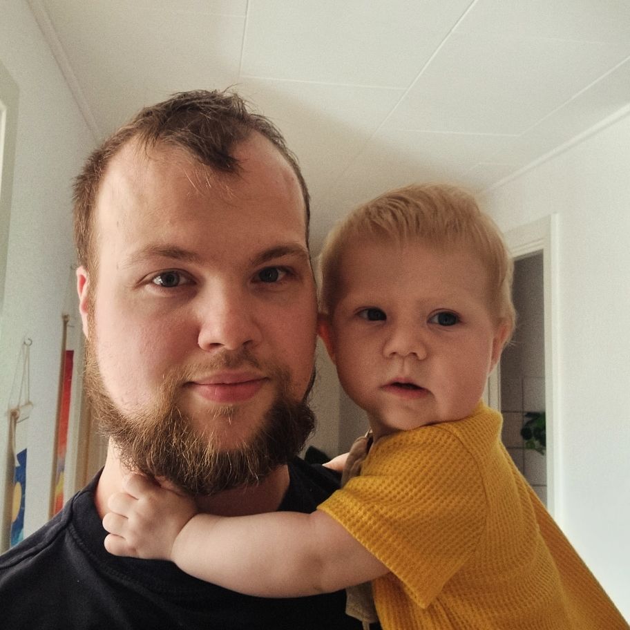 Daddy DJ søger altid bekendtskaber.