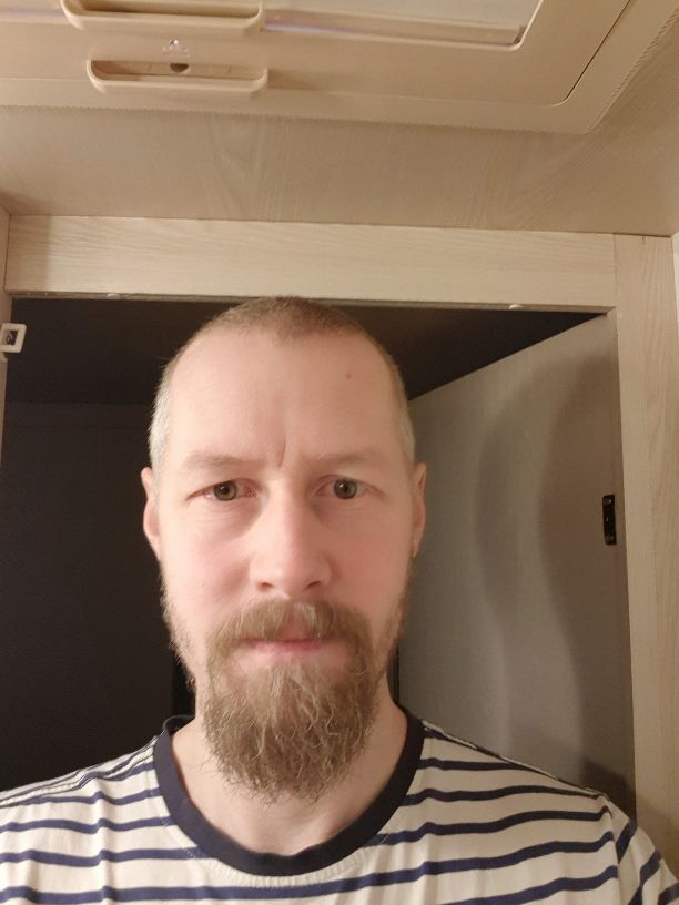  Søger venner og bekendtskaber. 