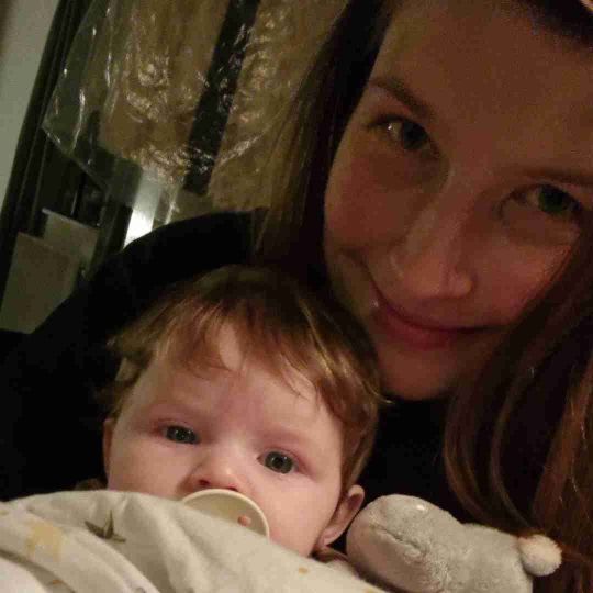 Enlig mor, veninde søges