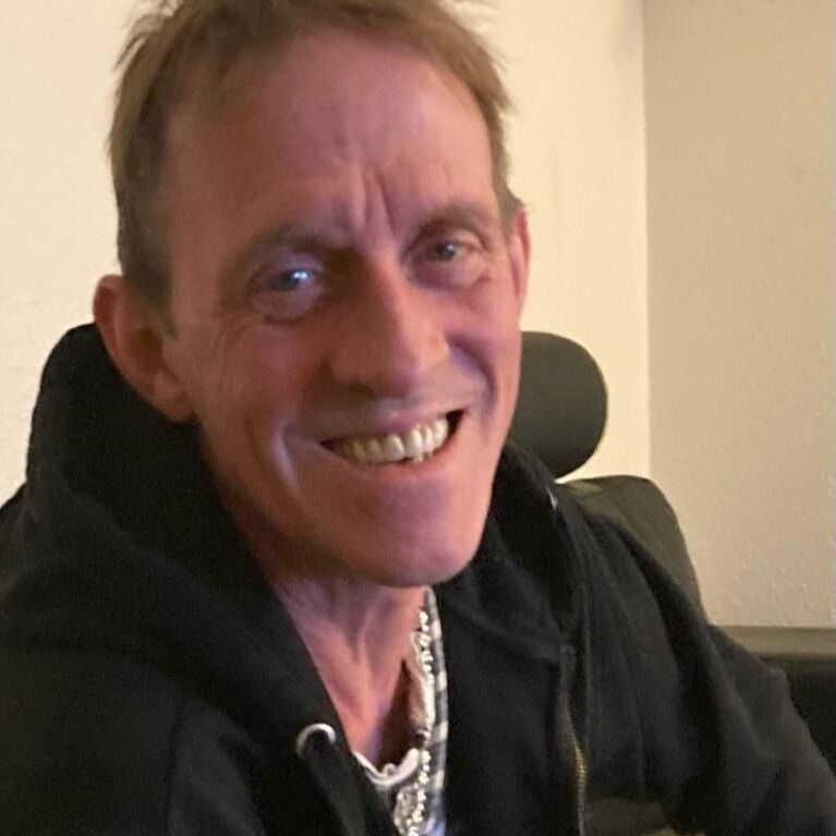 Søger nye venskaber.