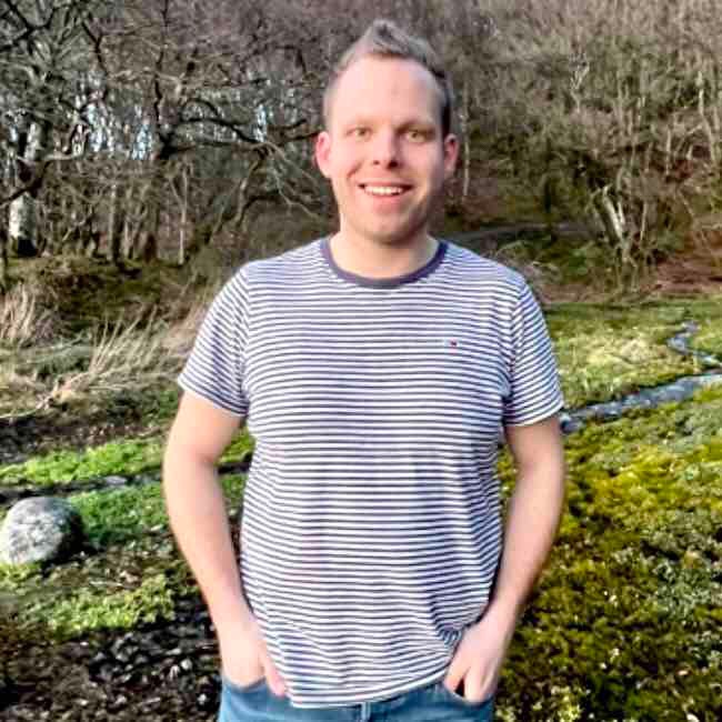 Søger venner/bekendtskaber. 