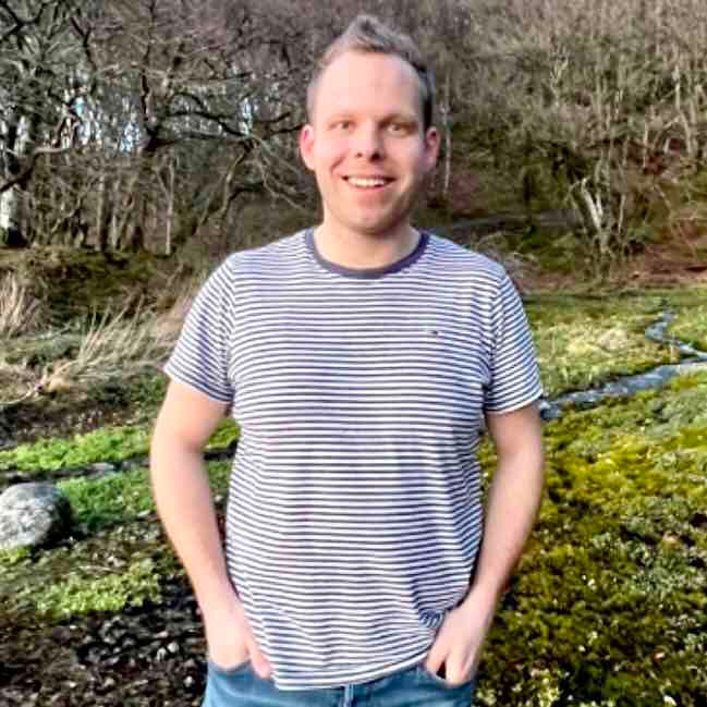 Søger venner/veninder. 