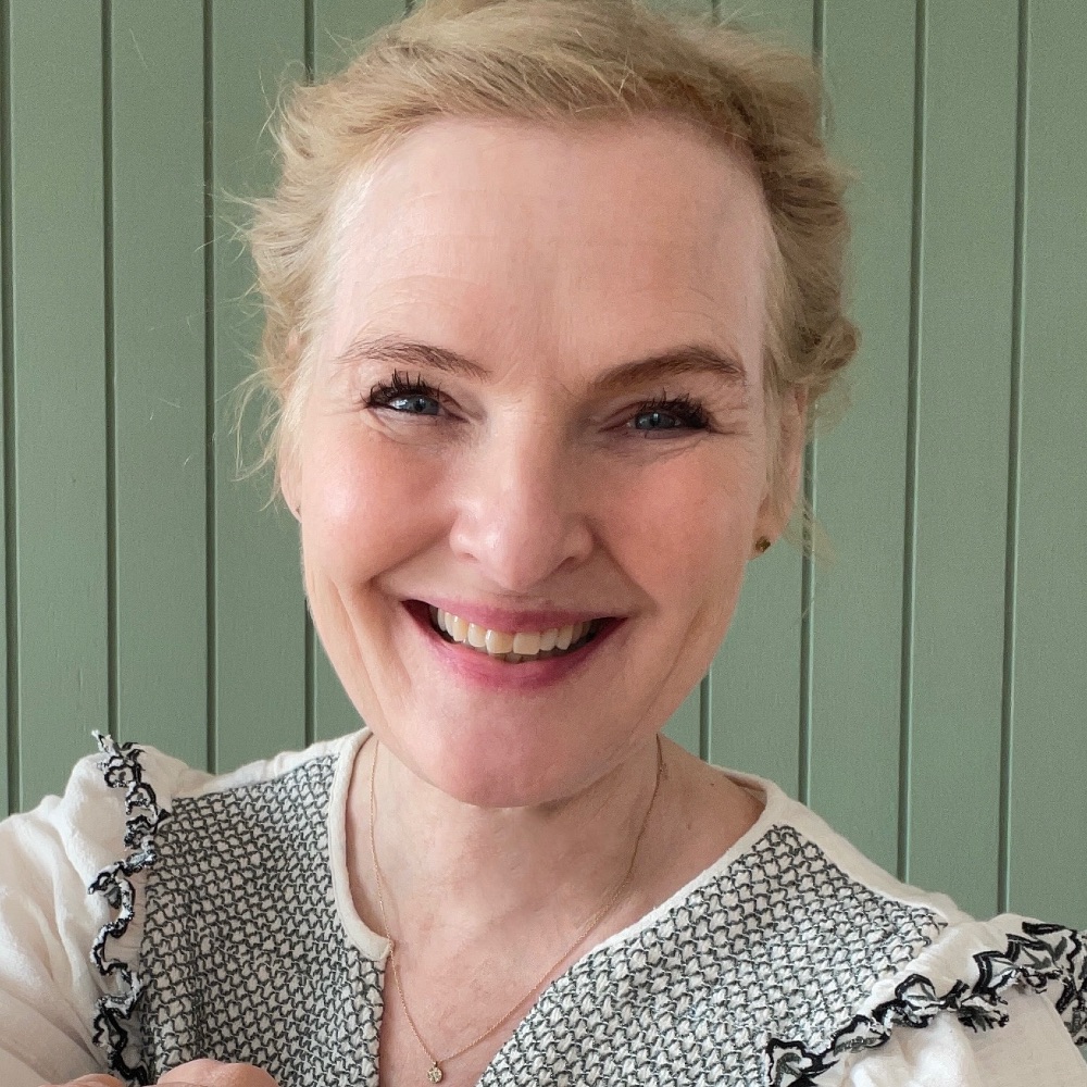 Praktisk veninde/r søges