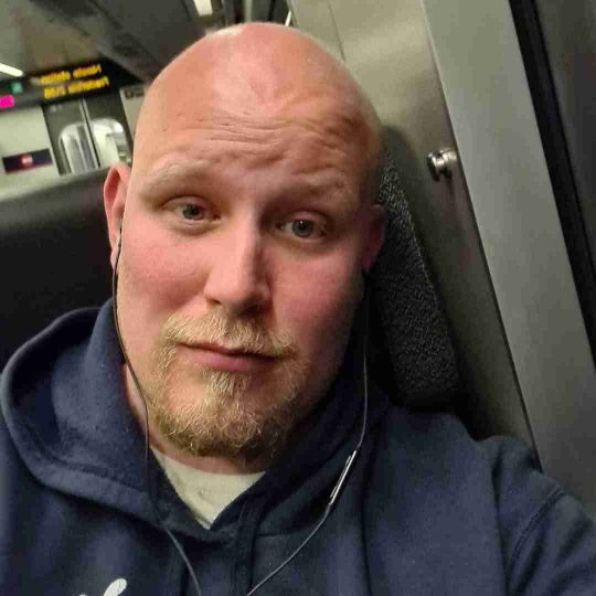 Søger bekendte og ny venner