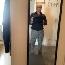 Gillar det mesta,busig och positiv.