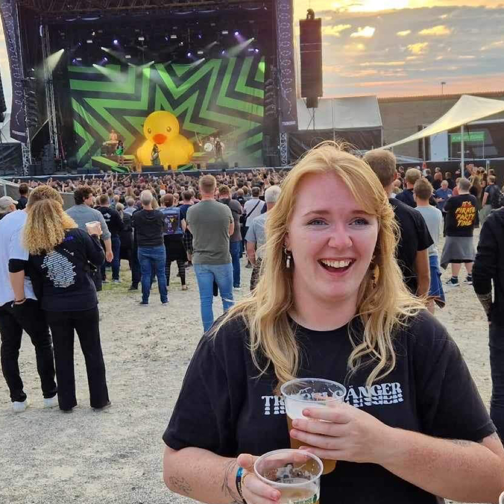 Søger nye bekendtskaber. 