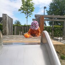 Mødre med små børn på legepladsen