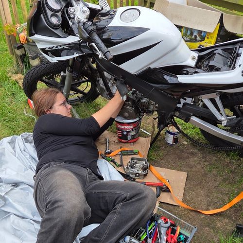 Motorcykel gruppe / veninde date