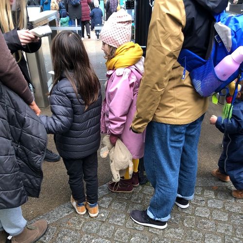 Søger reservebedste til to piger