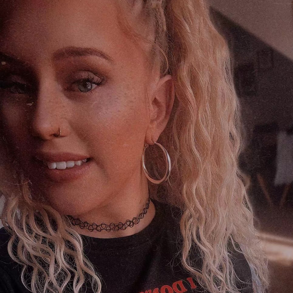 Søger venner og veninder.