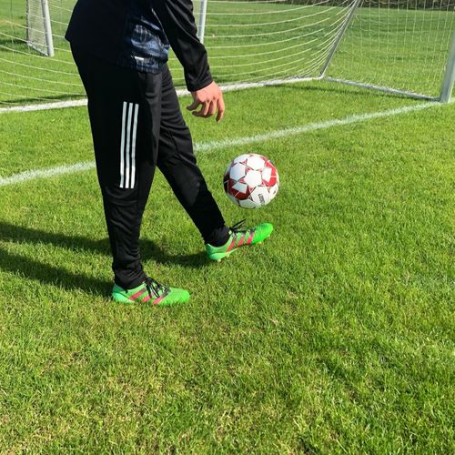 Søger nogen at spille fodbold med