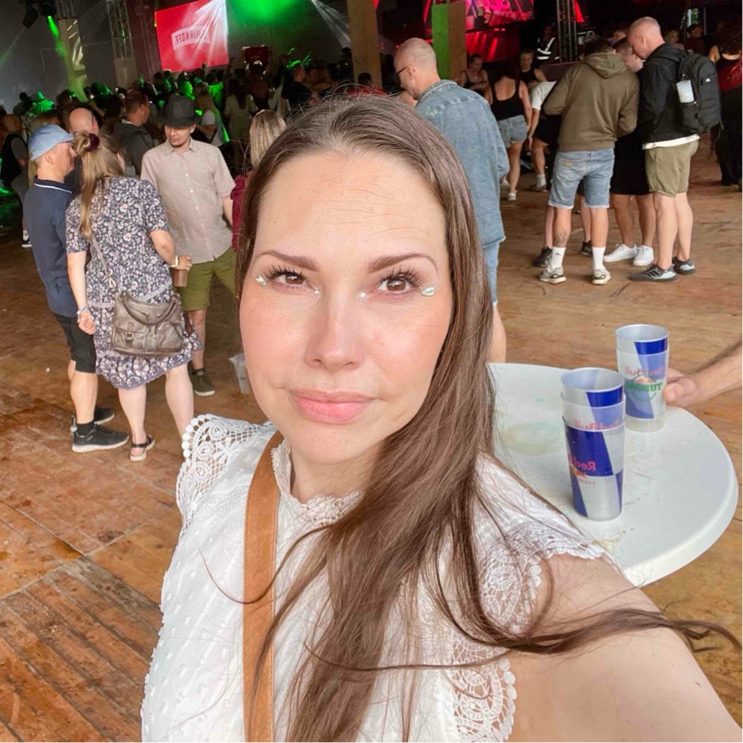 Søger nye venskaber.