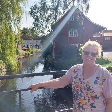 Gillar att stikka, och promenera 