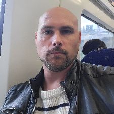 Tjena är kille här på 33 år