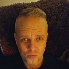 Martin her bor i Ringsted på landet