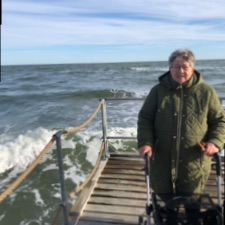 Mit navn er Conni. Er 74 år.