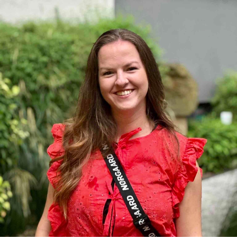 Prøver at finde fodfæste som enlig