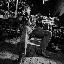 Leder efter ja hattere