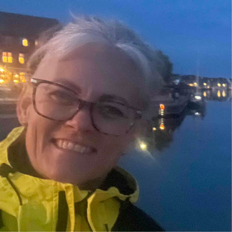 Søger veninder til hygge. 