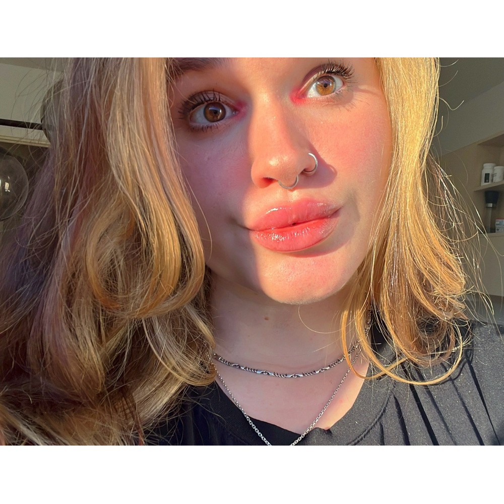 Søger venskaber – humor medfølger