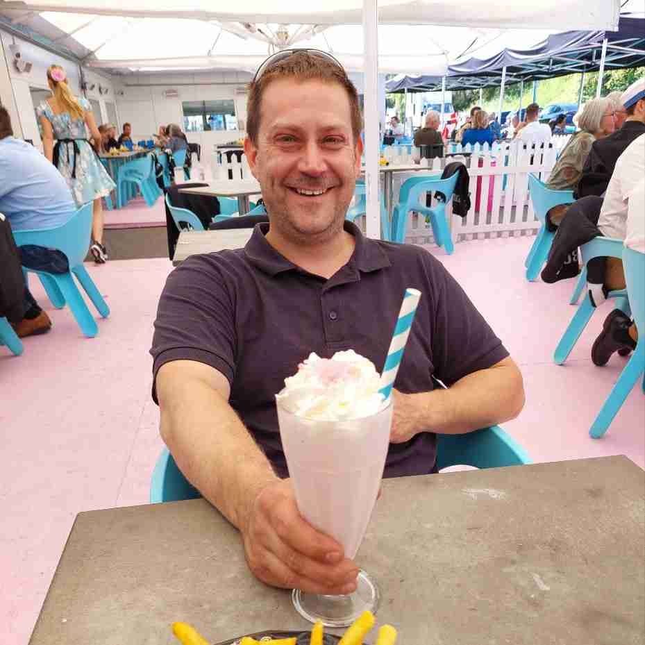 Frisk ung mand søger bekendtskaber 