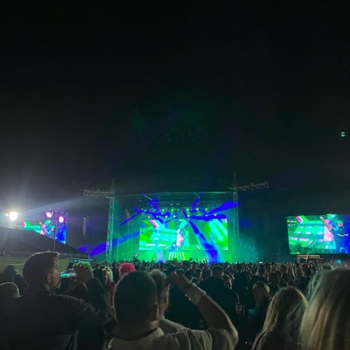 Søger nogen at gå til koncert med