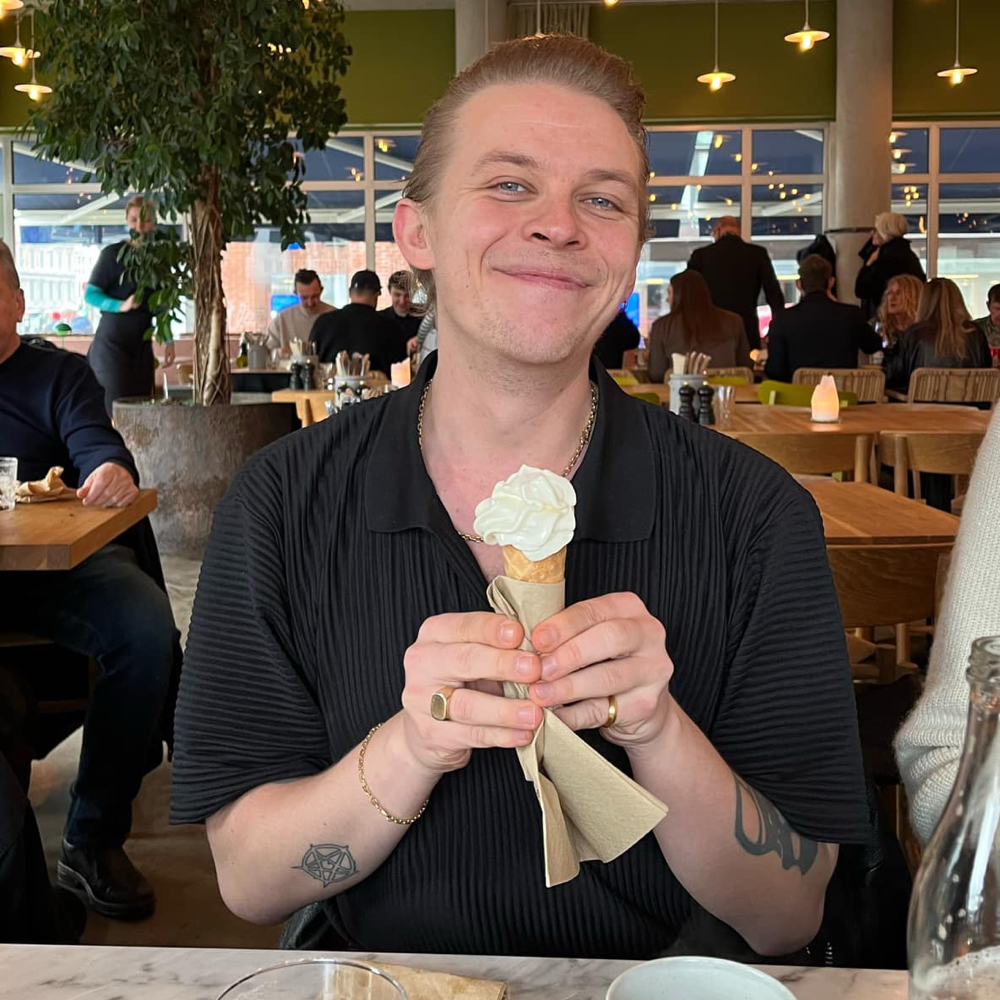 Arbejdsnarkoman med scenekunst