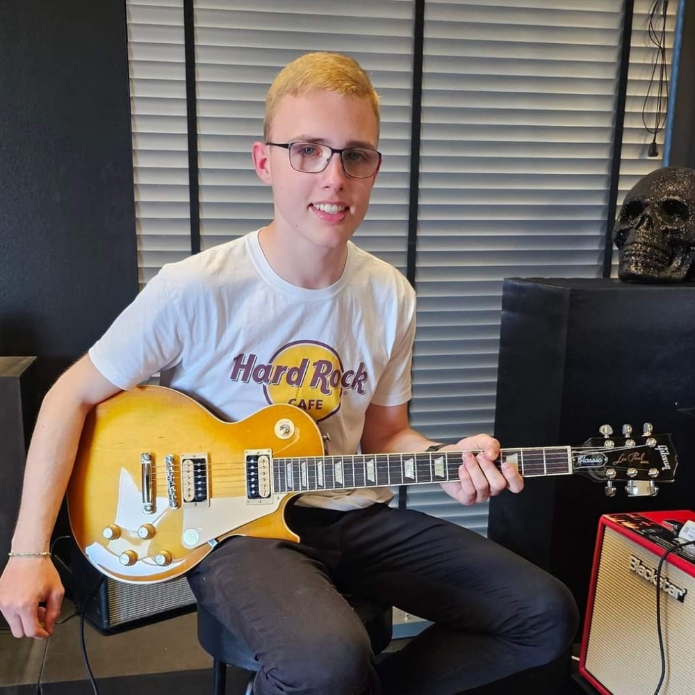 Ung & grøn guitarspiller søger band