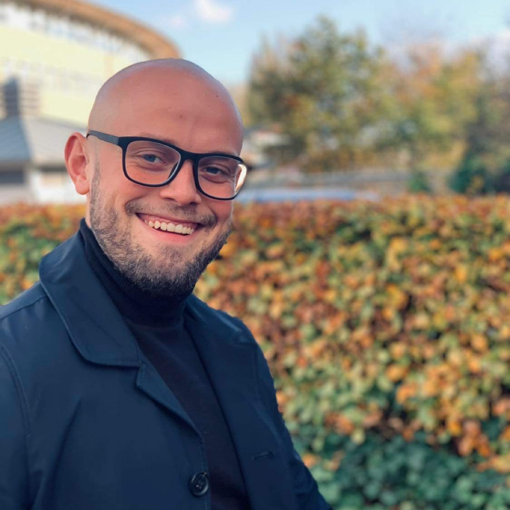 Søger nye bekendtskaber.