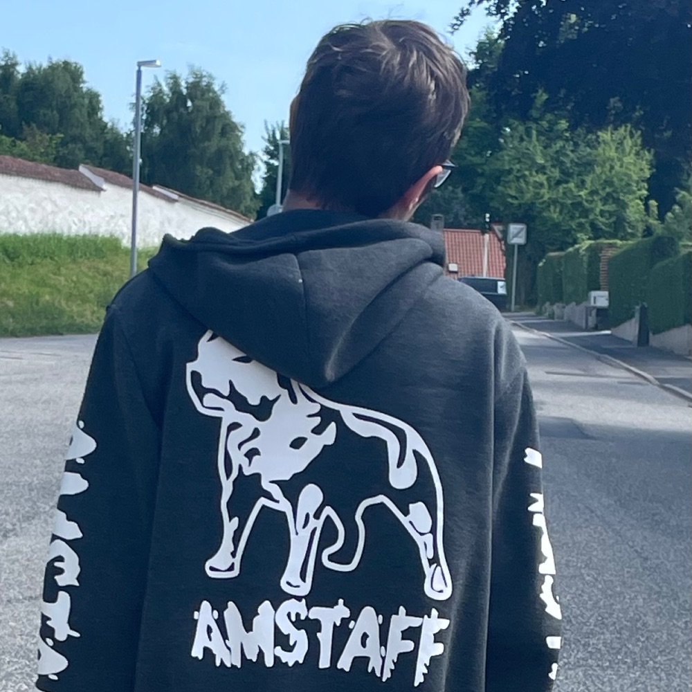 ligeledes vanvittig og omsorgsfuld