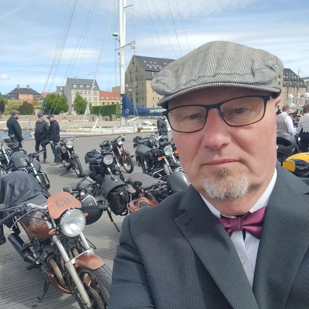 Søger venskaber med begge køn