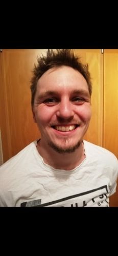 Kasper var ensam och introvert, men fann nya gemenskaper i sitt eget tempo.