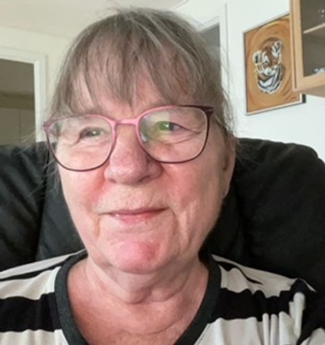 Jette - Återupptäckten av livsglädjen med en ny väninna efter att ha förlorat sin man.
