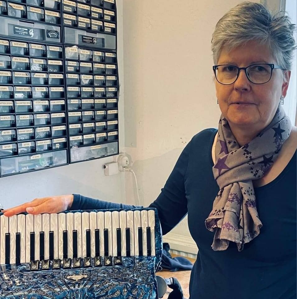 Lone – En ny väninna till dragspel