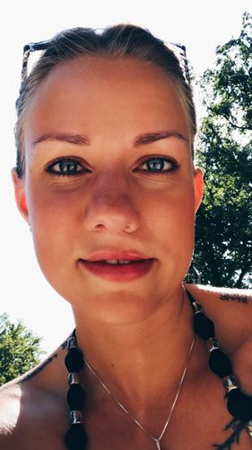 Sara og familien fandt en anden børnefamilie at tilbringe tid med