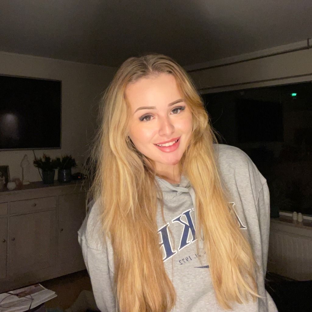 Julie - Fick tillbaka tron efter många falska vänner genom livet.