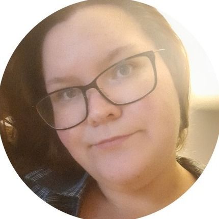 Nina - Öppnade sitt hem för sju främlingar till nyår med god mat, roliga lekar och bra spel.