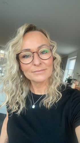 Skilsmisse og ensomhed førte til en ny venindegruppe på seks kvinder