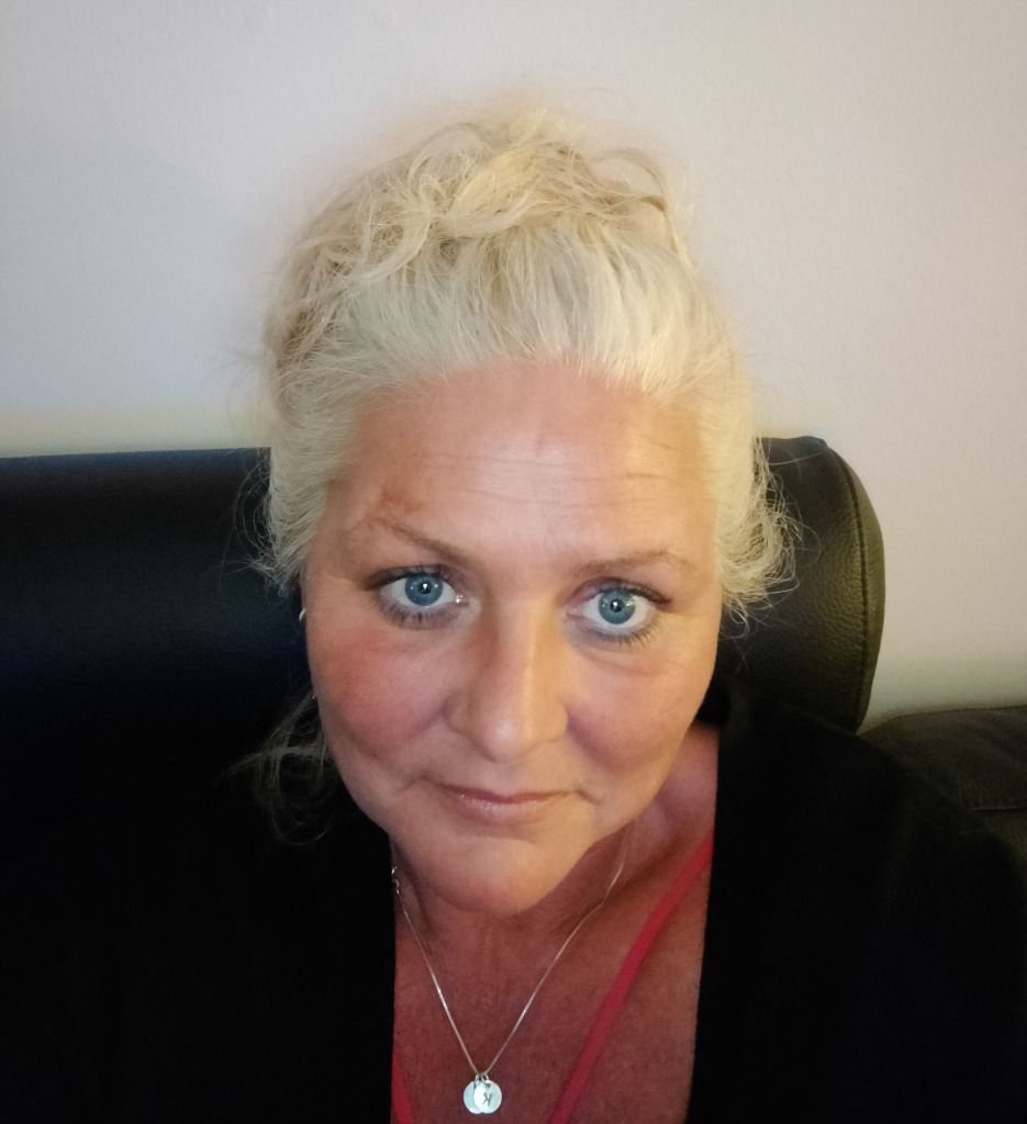 Helle – Ny bästa väninna som flyttar in och är förtidspensionär