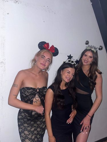 Ida og veninderne fandt deres livs nytårsaften