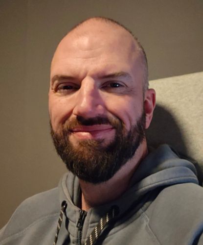 Fra ensomhed til fællesskab: Lars åbnede dørene for fremmede nytårsaften