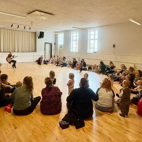 Musikalsk legestue på Svenstrup Bibliotek